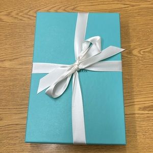 Tiffany & Co Blue Snowflake Notecards and Envelopes